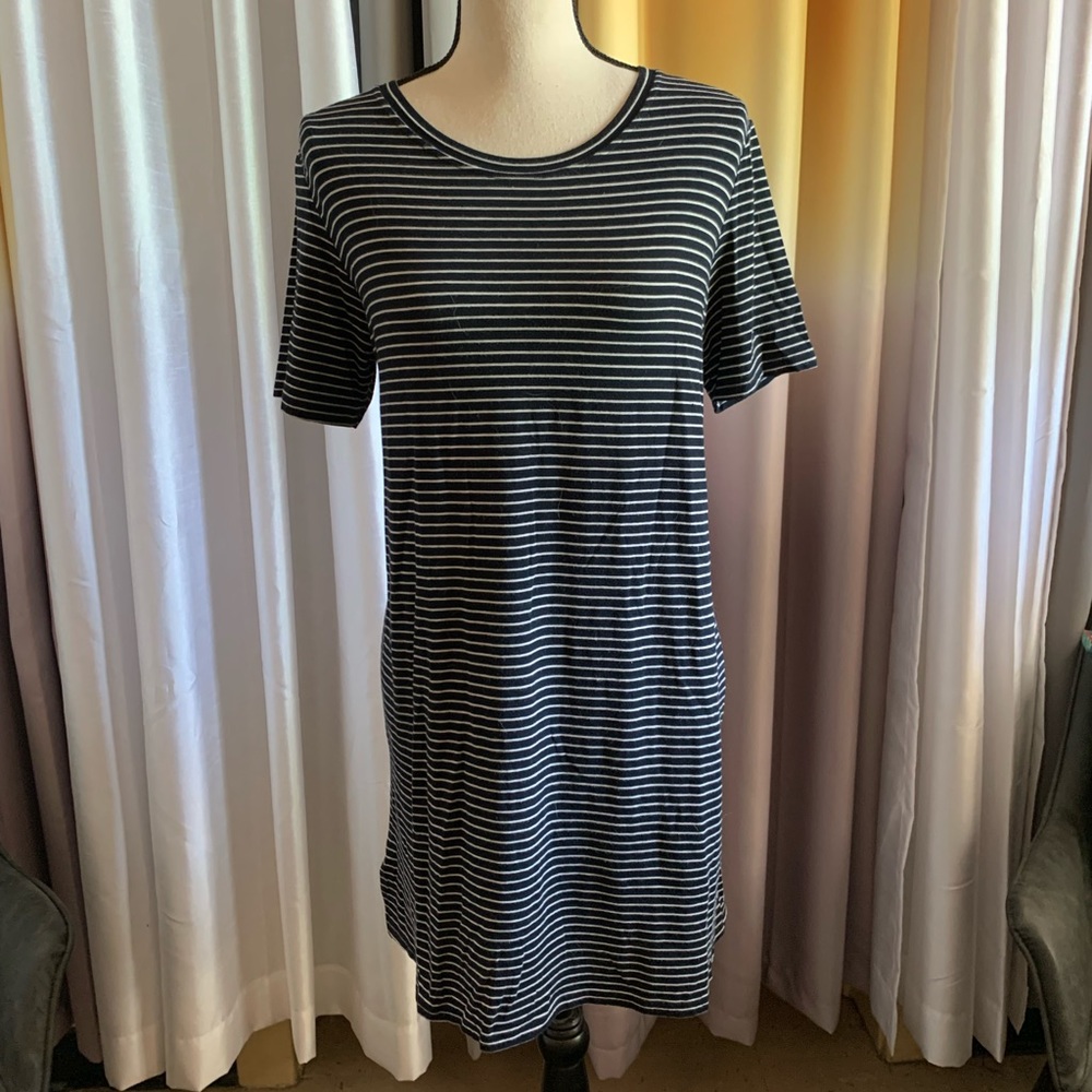 🧡 50% off bundles!  Navy & White T-shirt Dress